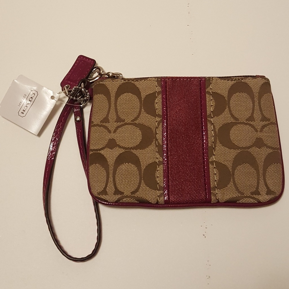 Coach Wristlet Passion Berry NWT - Picture 1 of 5